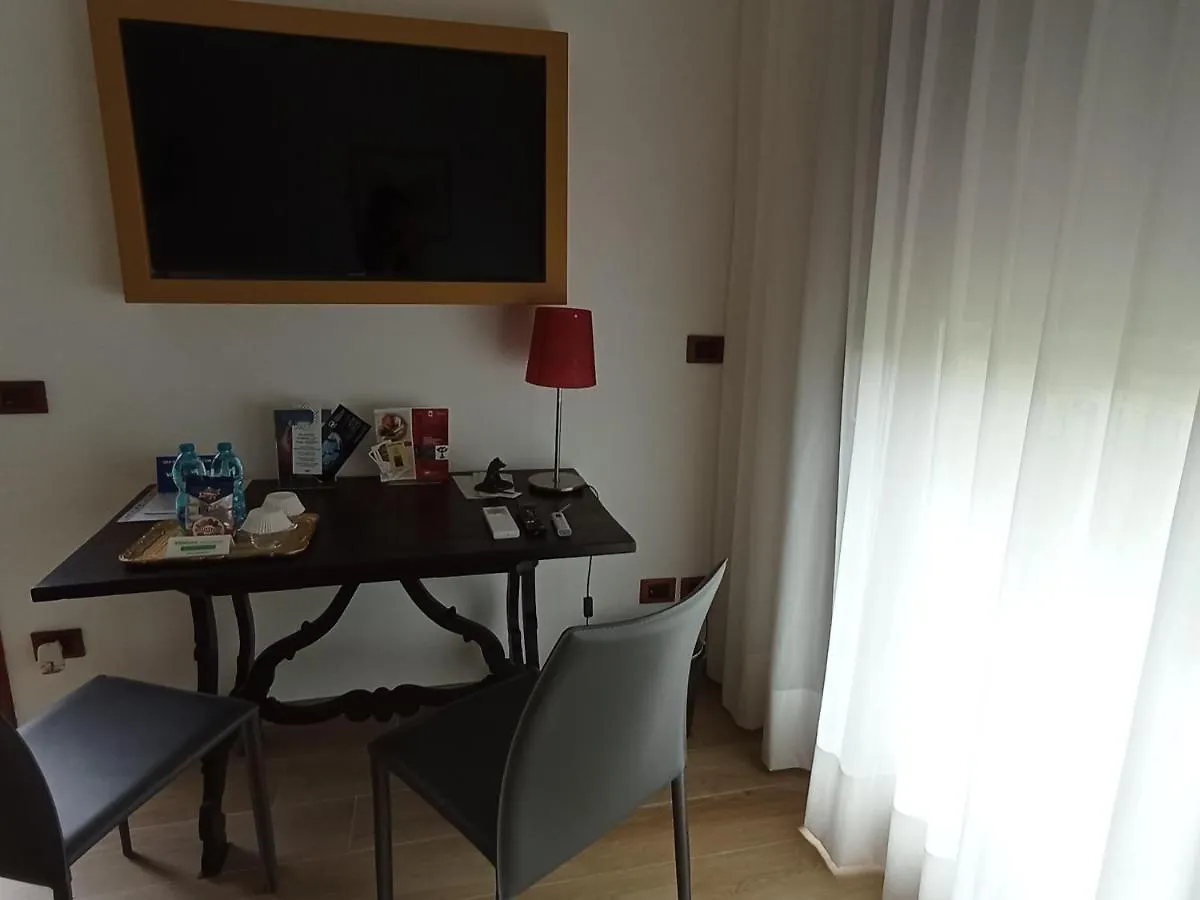 Villa Luna Comeana 0*,  Italy